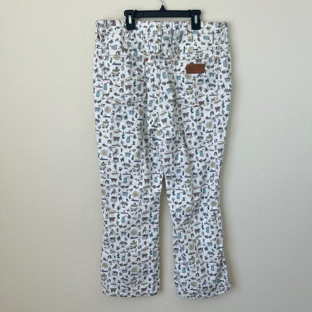 LIKE NEW WRANGLER WROCK 672 HIGH RISE KICK FLARE IN LIFE’S LEMONS, SIZE 33 - Picture 15 of 15